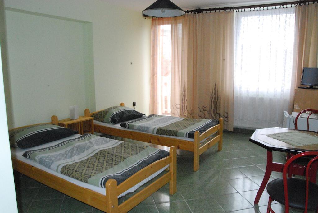 Karavan Panzio Hotel Kecskemet Room photo