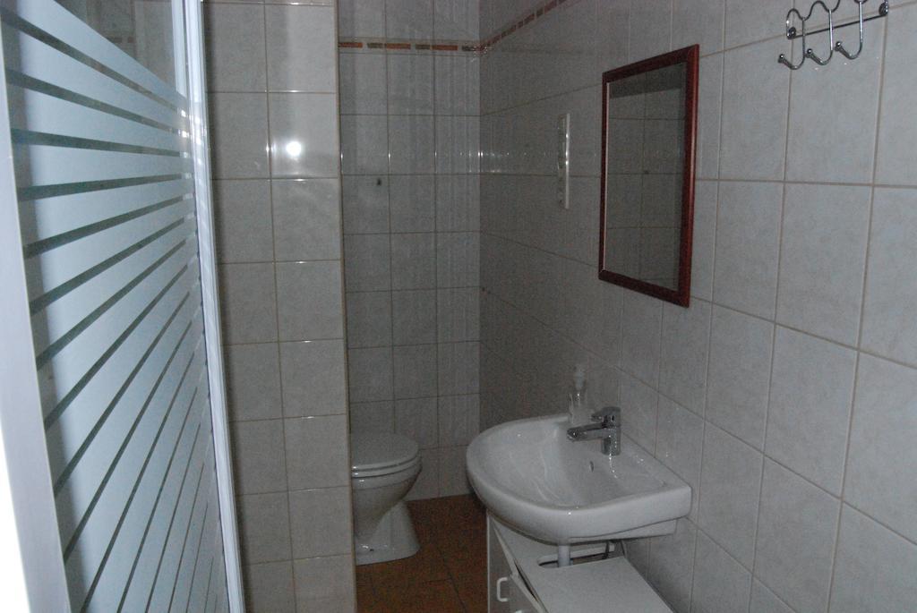 Karavan Panzio Hotel Kecskemet Room photo